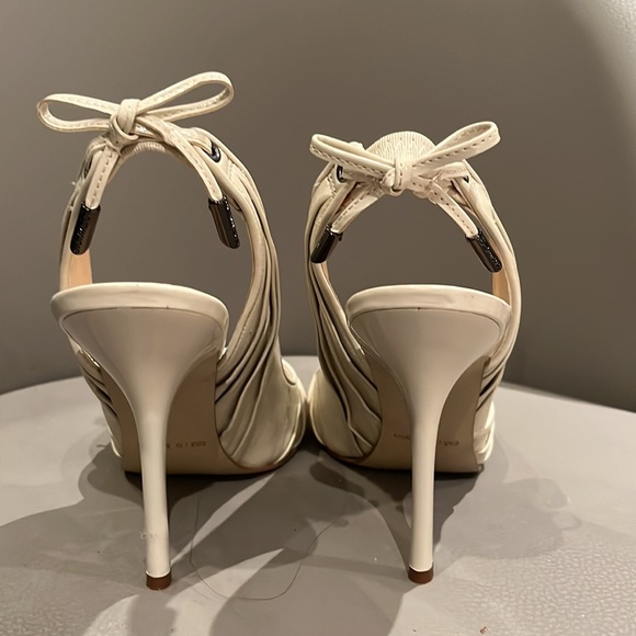 Guess Leather Open Toe Heels With Back Bow Accent - Picture 3 of 9